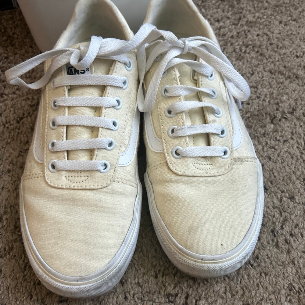 Vans Deluxe Cream White Low-Top Sneakers size 9